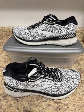 Brooks Adrenaline GTS 20 Black and White Knit Running Sneakers 9